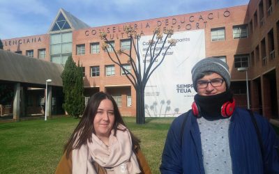 Els estudiants del darrer curs de CFGM Virtu Bernabeu i Raül Ortiz van estar a la seu de la Conselleria d’Educació a València