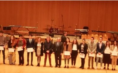 Premios extraordinarios al rendimiento académico para alumnos de primaria y secundaria