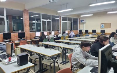 Se renuevan las sillas del aula de informática gracias a la contribución de las familias