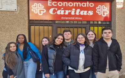 Alumnos de Gestión Administrativa visitan el economato de Cáritas Alcoy