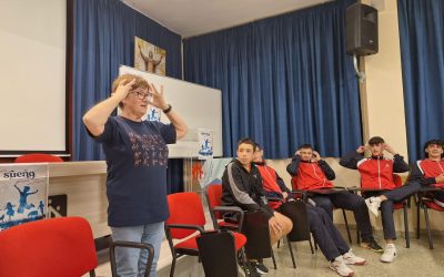 El alumnado de 3°ESO realiza un taller de lenguaje de signos