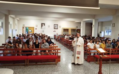 Nuestros alumnos de educación secundaria acuden a la parroquia para celebrar el inicio de curso