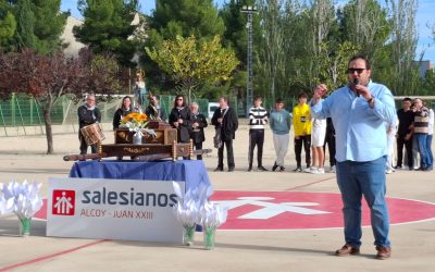 Nuestros alumnos honran a la Virgen de los Lirios